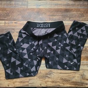 Nike Womens Dri Fit Relay Running Capri leggings Black/Grey Small